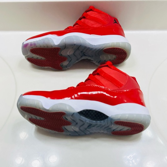 SOLD😃 Authentic NIIKE JORDAN Women’s Mid Top Red PATENT SNEAKERS SZ. 8.5 - Picture 5 of 14